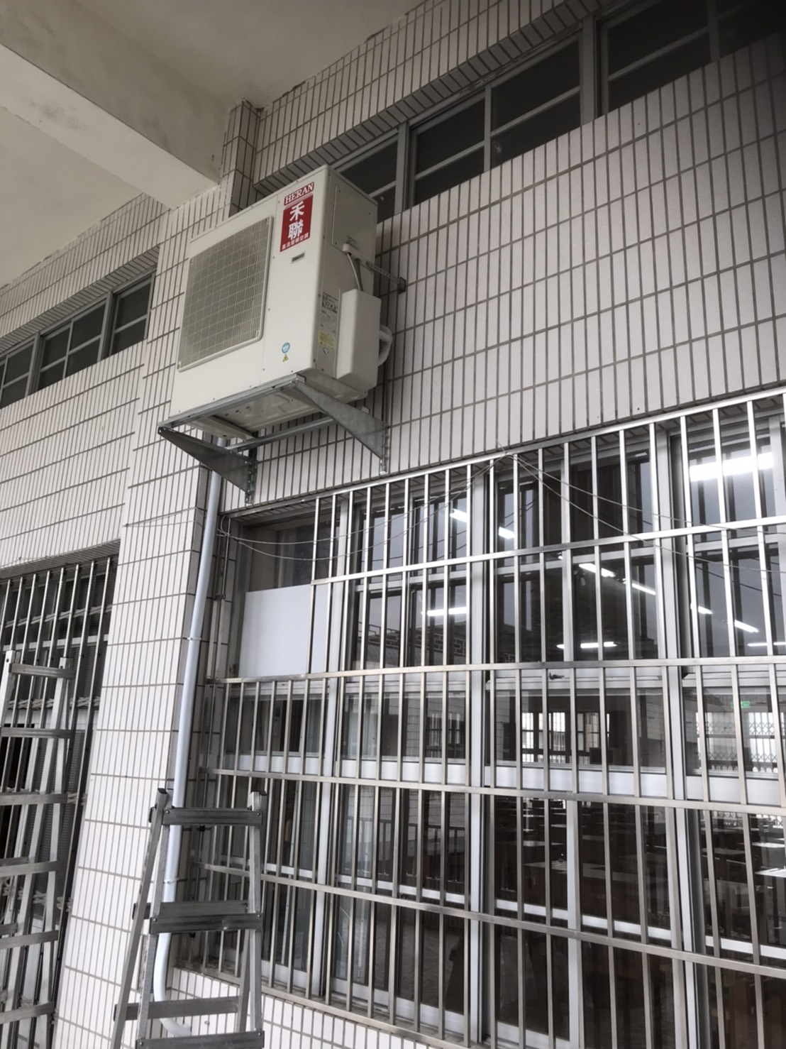 直立式變頻冷氣室外機安裝❆華雄冷凍空調有限公司❆