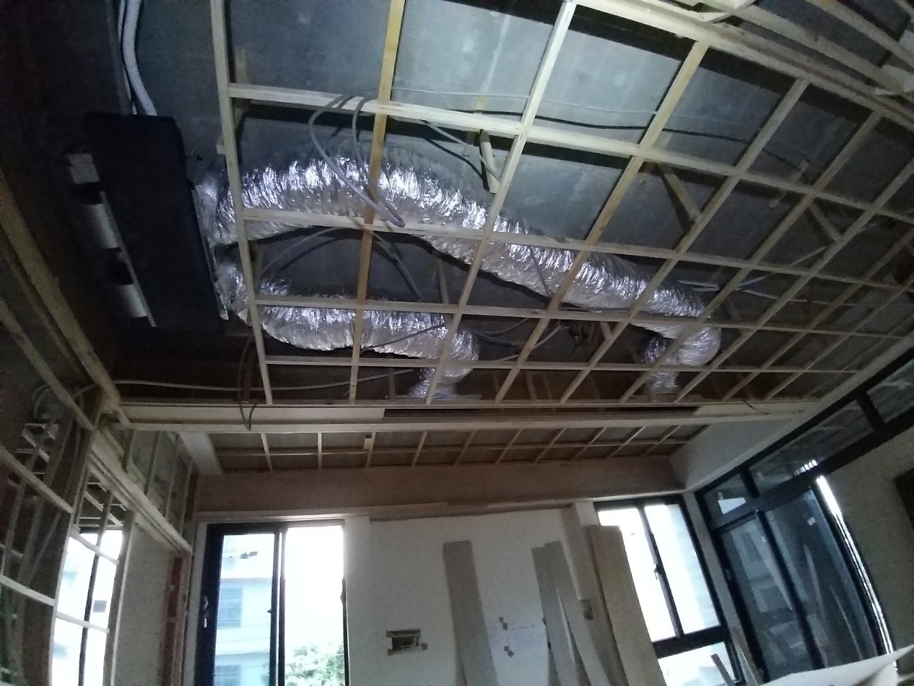 配合裝潢-吊隱式冷氣❆華雄冷凍空調有限公司❆