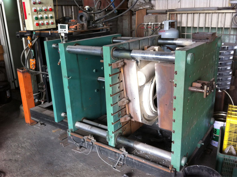 重力模機台(水平式)