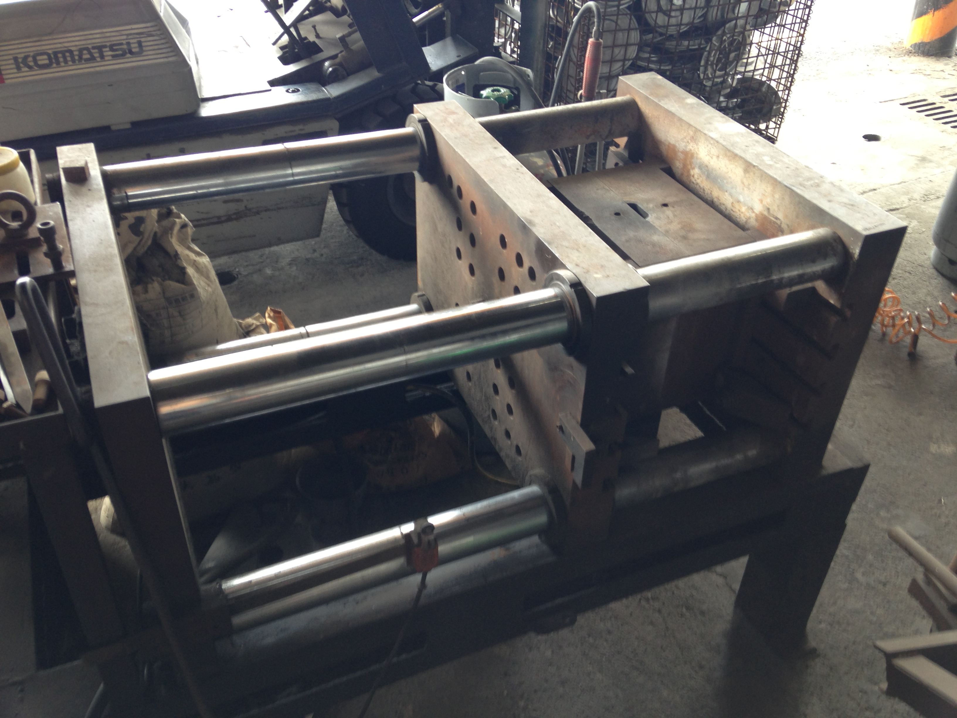 金屬模機台(水平式)