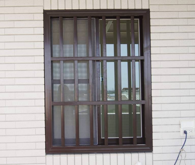 橫拉窗外加鋁管防盜平窗