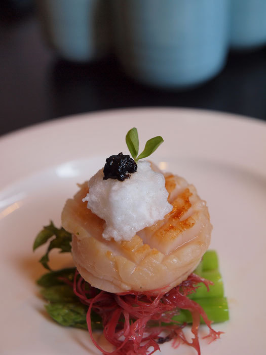 香煎甘貝佐魚子醬