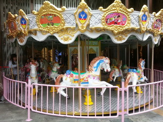 12人皇家旋轉木馬