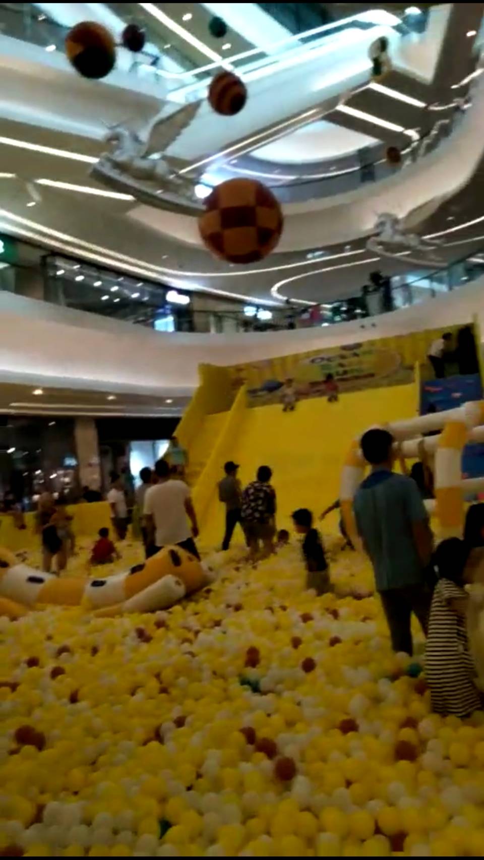 20*20大型滑梯球池