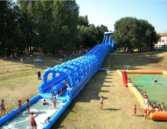 城市水滑道