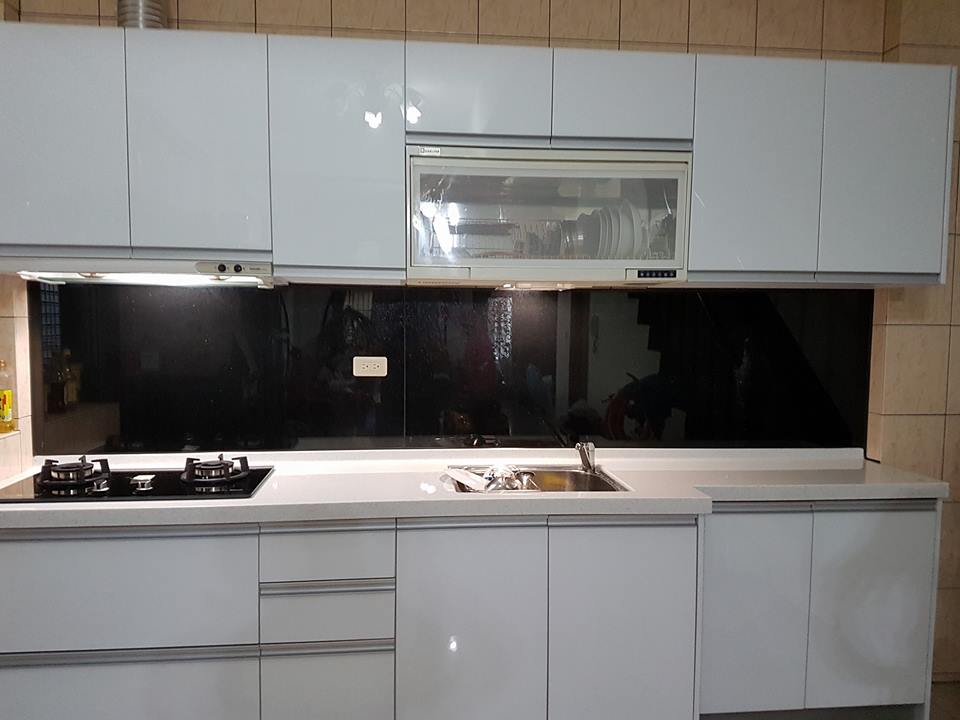 黏貼黑色加亮粉5mm強化烤漆玻璃