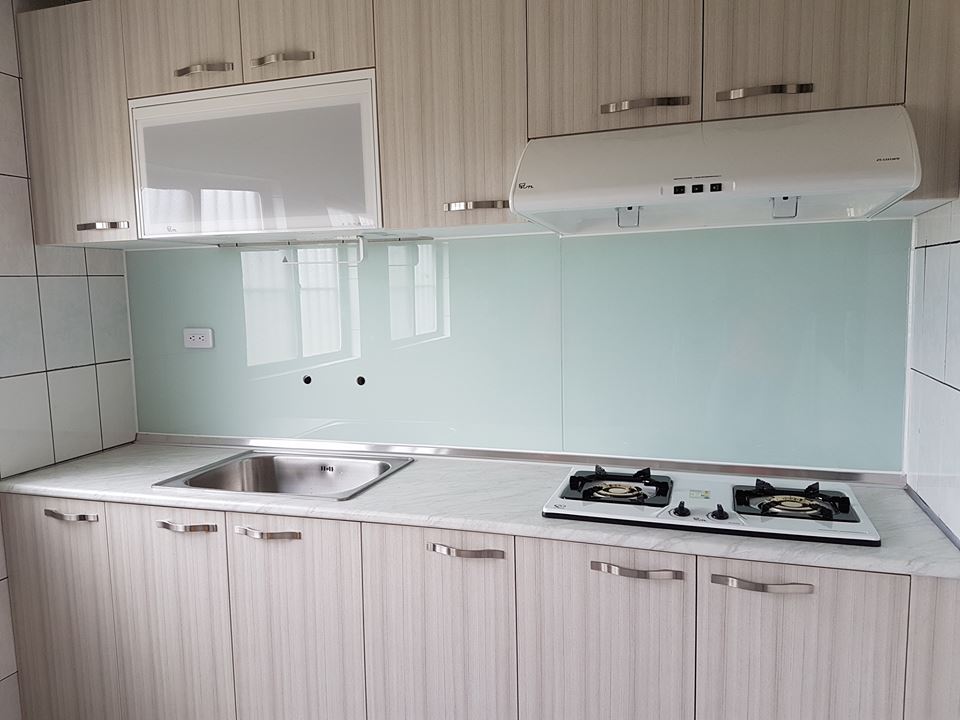 廚房牆面烤漆玻璃