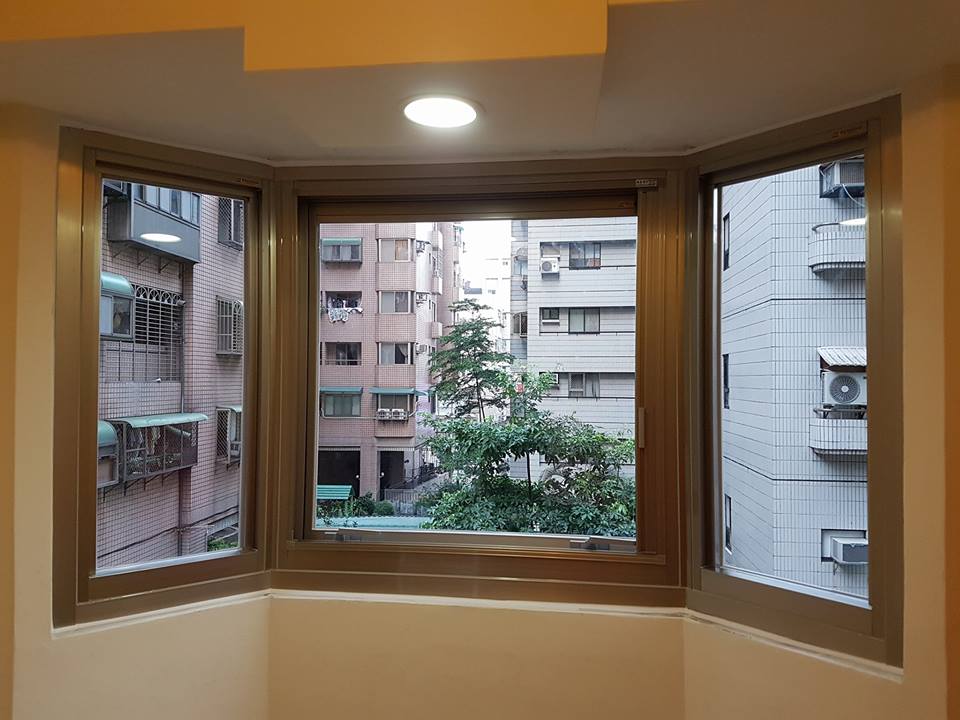 乾式施工華家上掀窗，固定窗，8mm強化玻璃