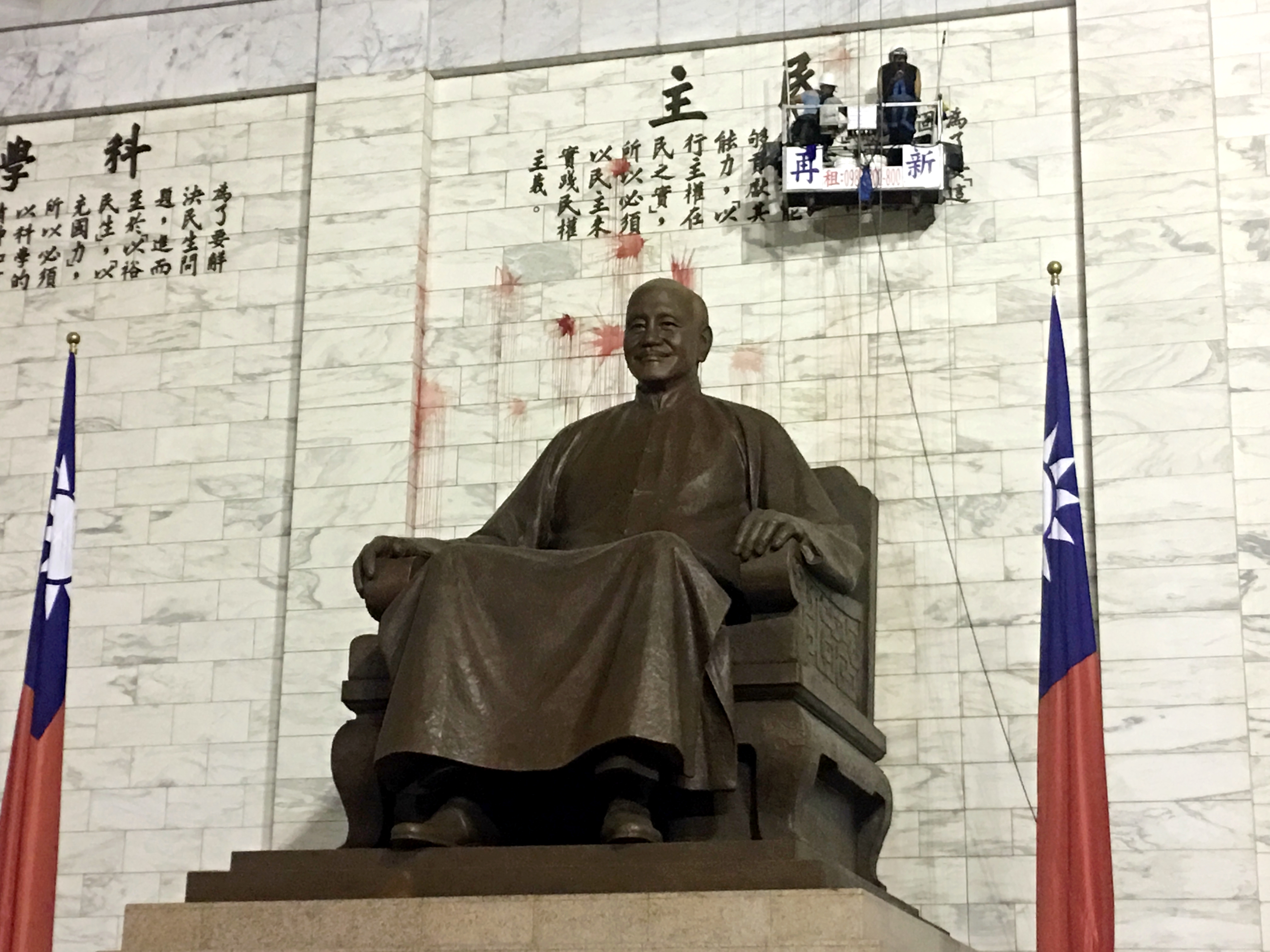 外牆清洗-洗窗機作業