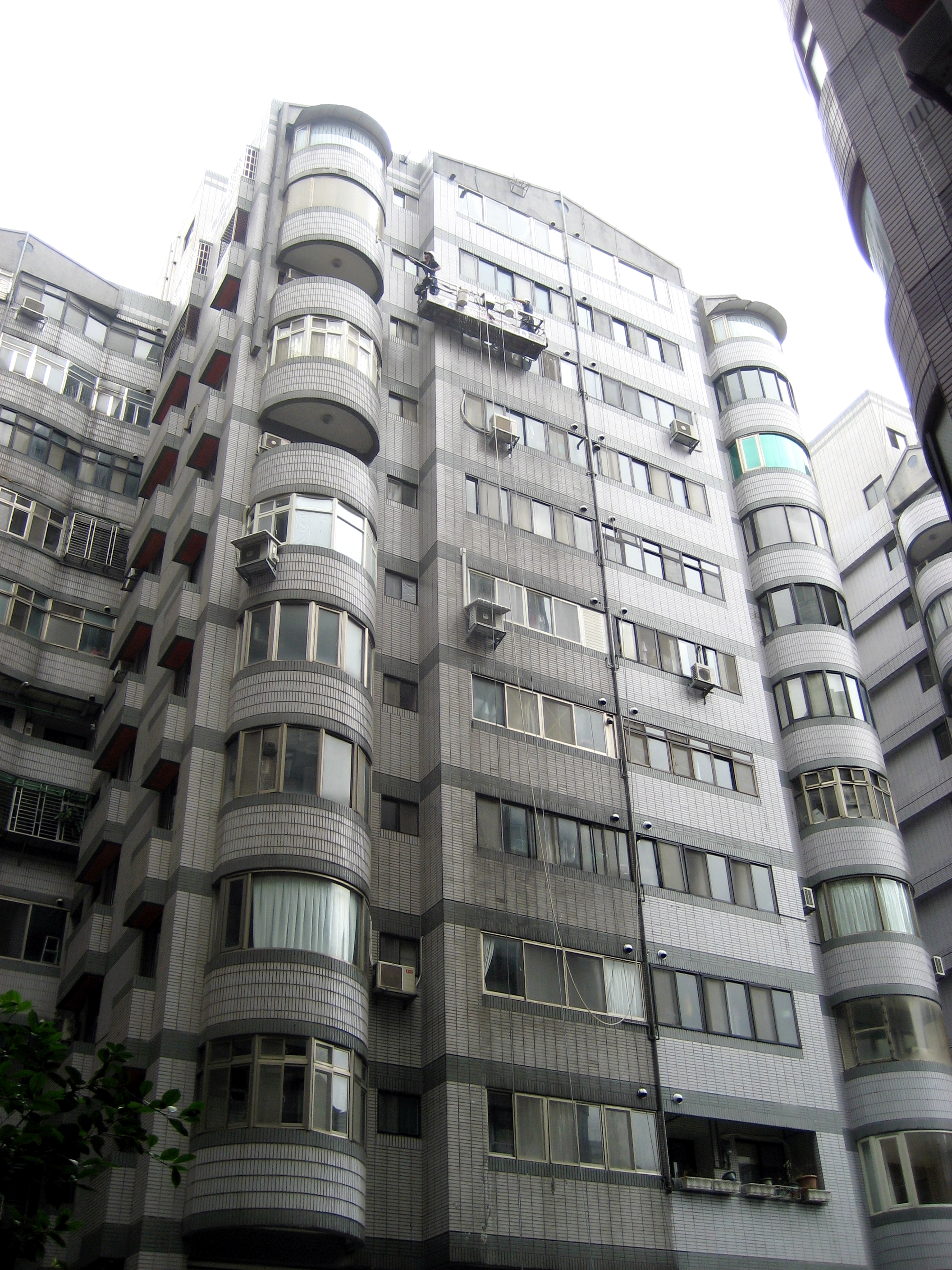 外牆清洗-洗窗機作業