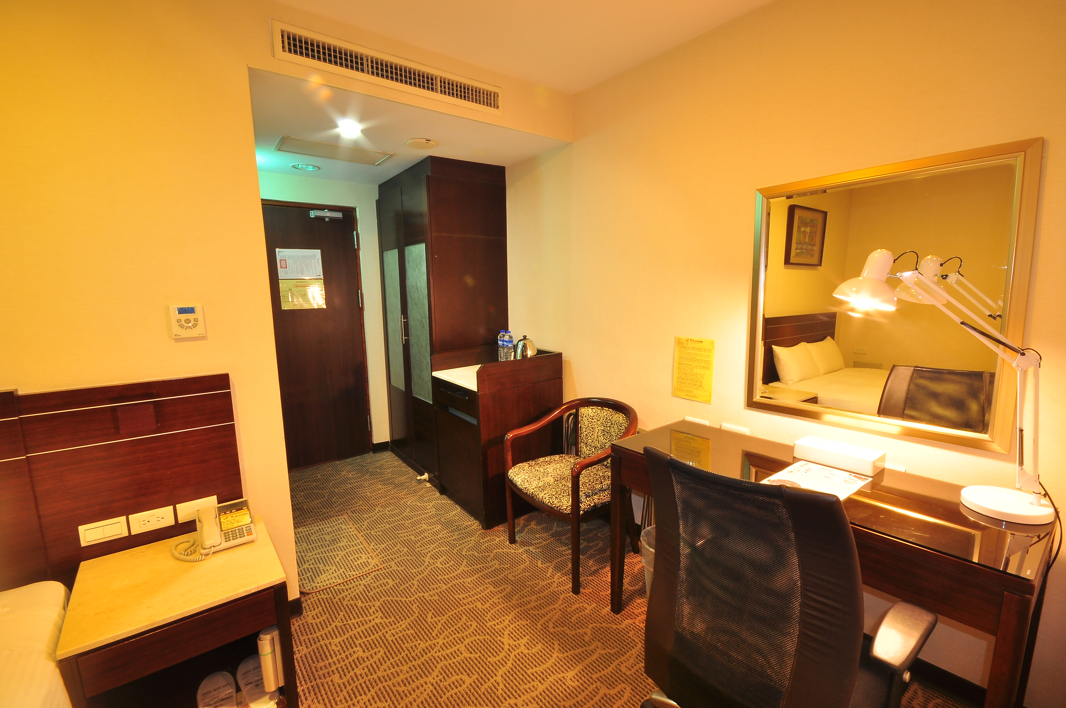 豪華兩人房(一大床)