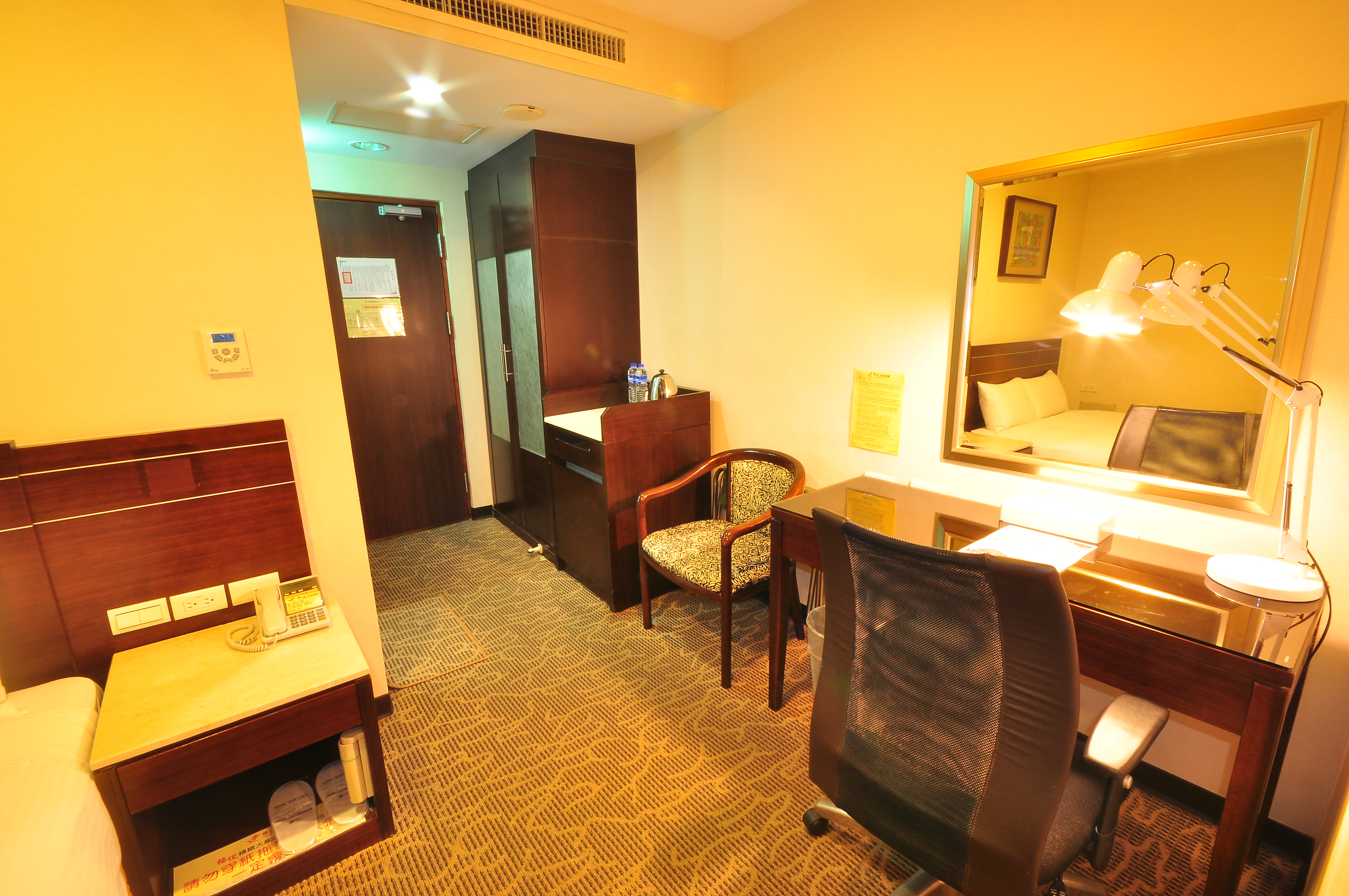 豪華兩人房(一大床)