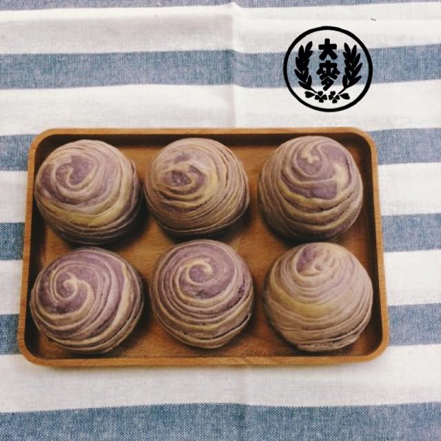 芋頭蛋黃酥--大麥專業烘焙坊