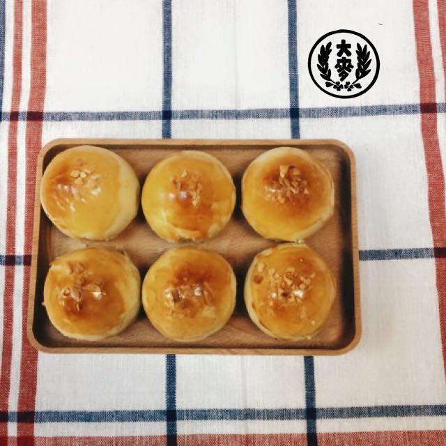 棗泥蛋黃酥--大麥專業烘焙坊
