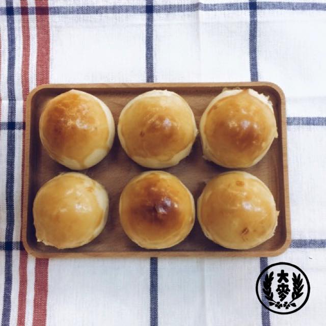 鳳梨蛋黃酥--大麥專業烘焙坊
