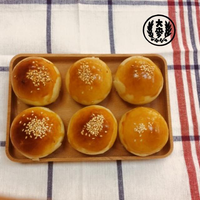 綠豆蛋黃酥--大麥專業烘焙坊