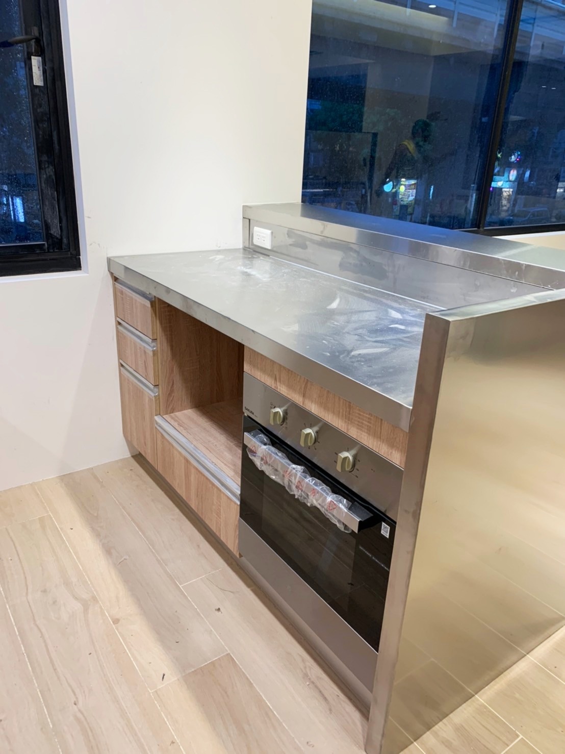 不銹鋼檯面+防潮板門板吧台廚具