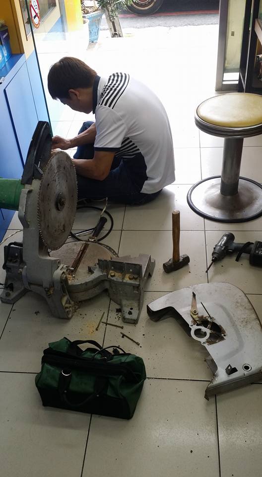 電捲門馬達維修安裝➽萬王鎖印行