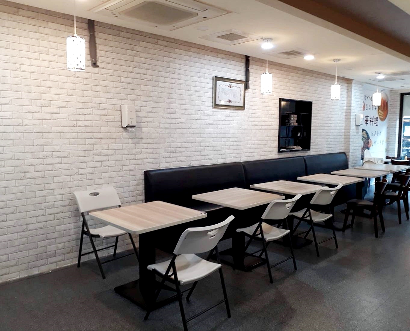 餐廳翻修整理-文化石壁紙