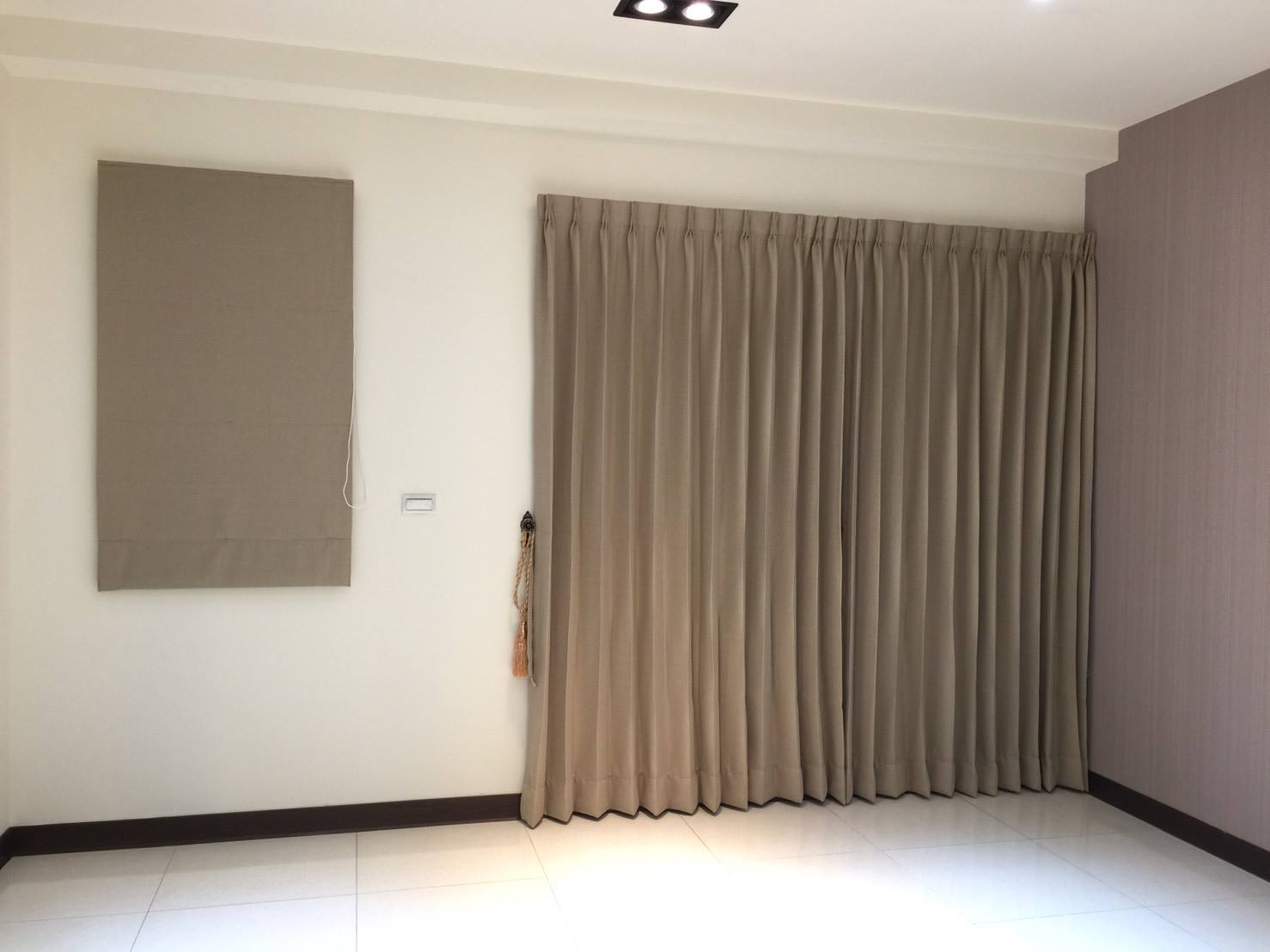 臥室落地窗簾+摭光捲簾