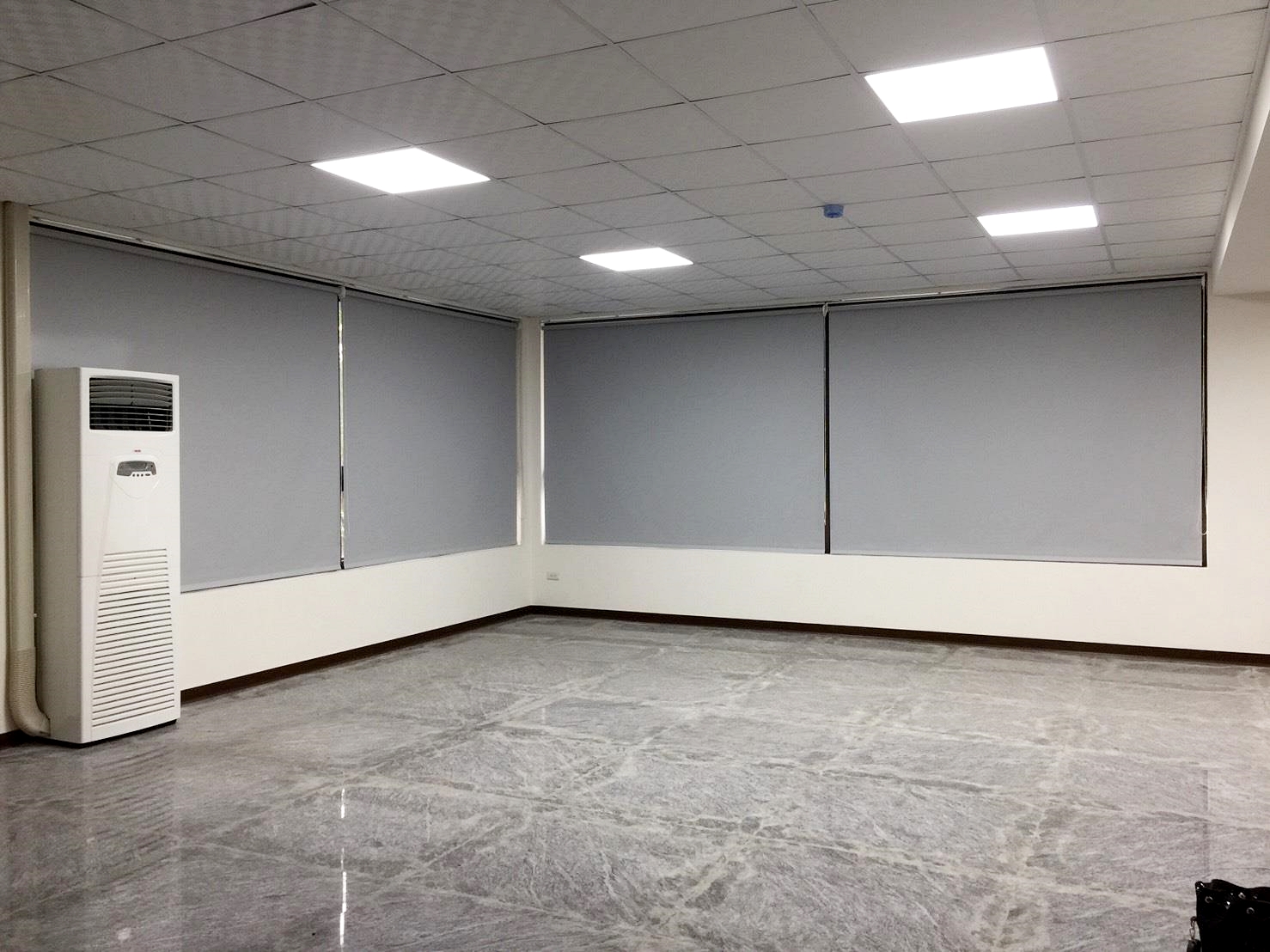 辦公室~防焰遮光捲簾