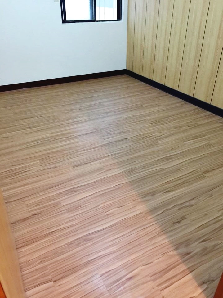 塑膠地磚