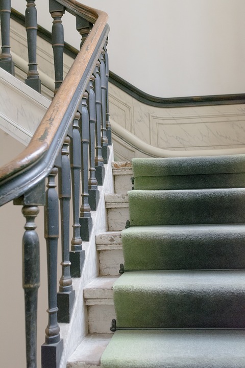 藝術樓梯扶手-千田櫸木樓梯扶手行