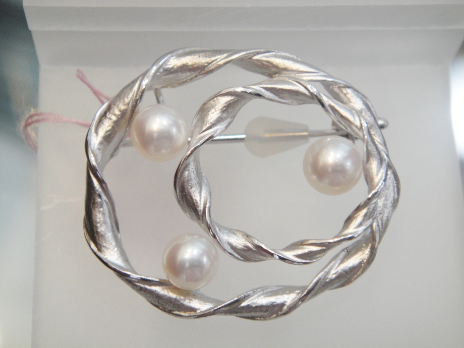 珍珠胸針1