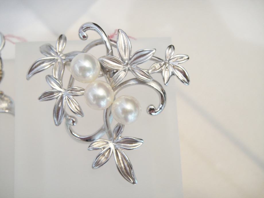 珍珠胸針