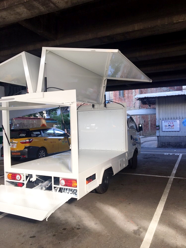 鷗翼式車廂+尾門昇降機~~行動餐車改裝