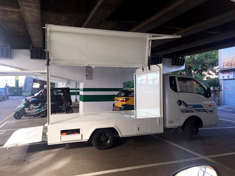 鷗翼式車廂+尾門昇降機~~行動餐車改裝