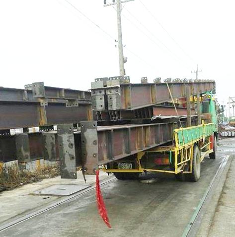 鋼構吊車吊運施作