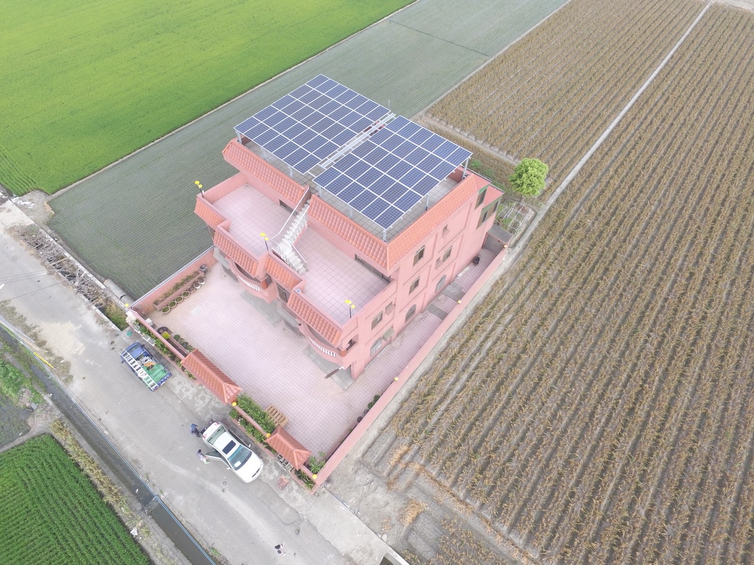 雲林土庫農舍裝太陽能板降溫