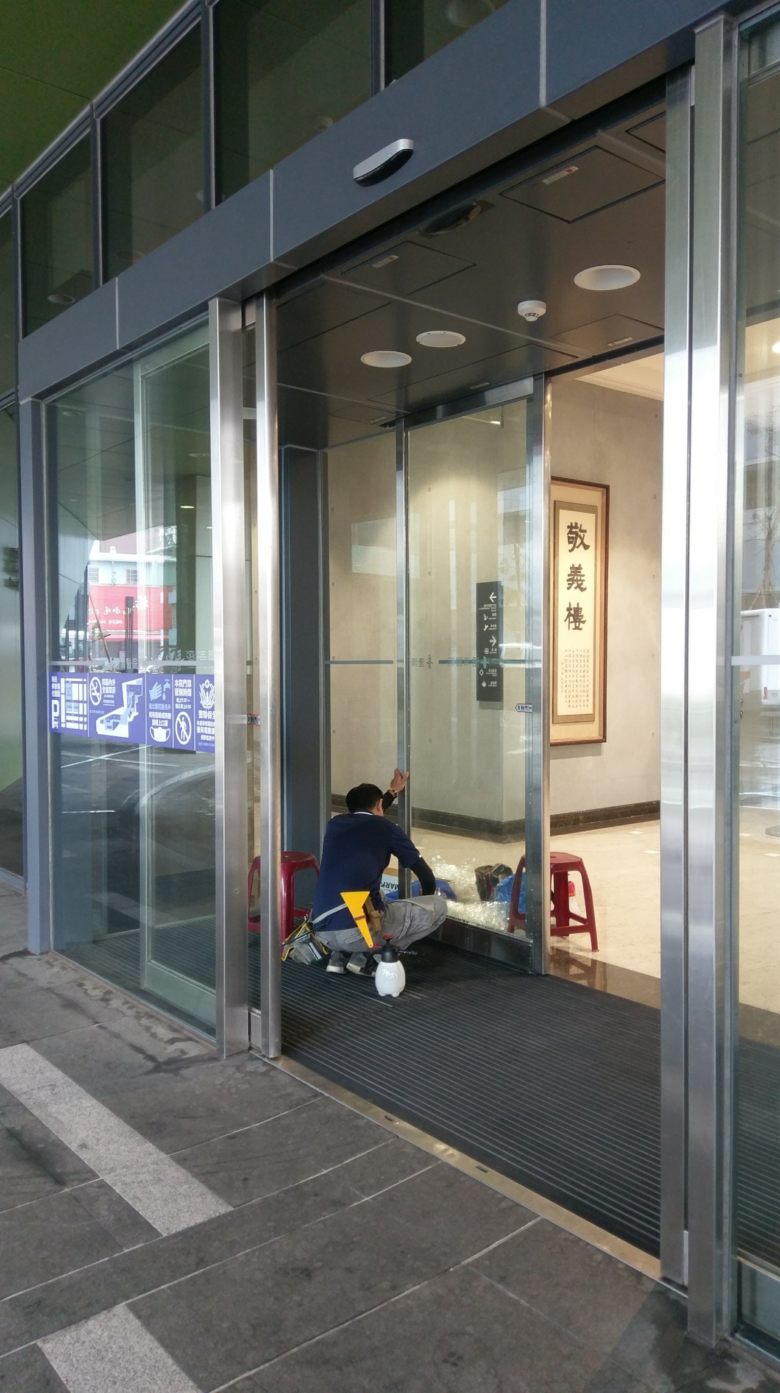 大門透明防爆膜工程