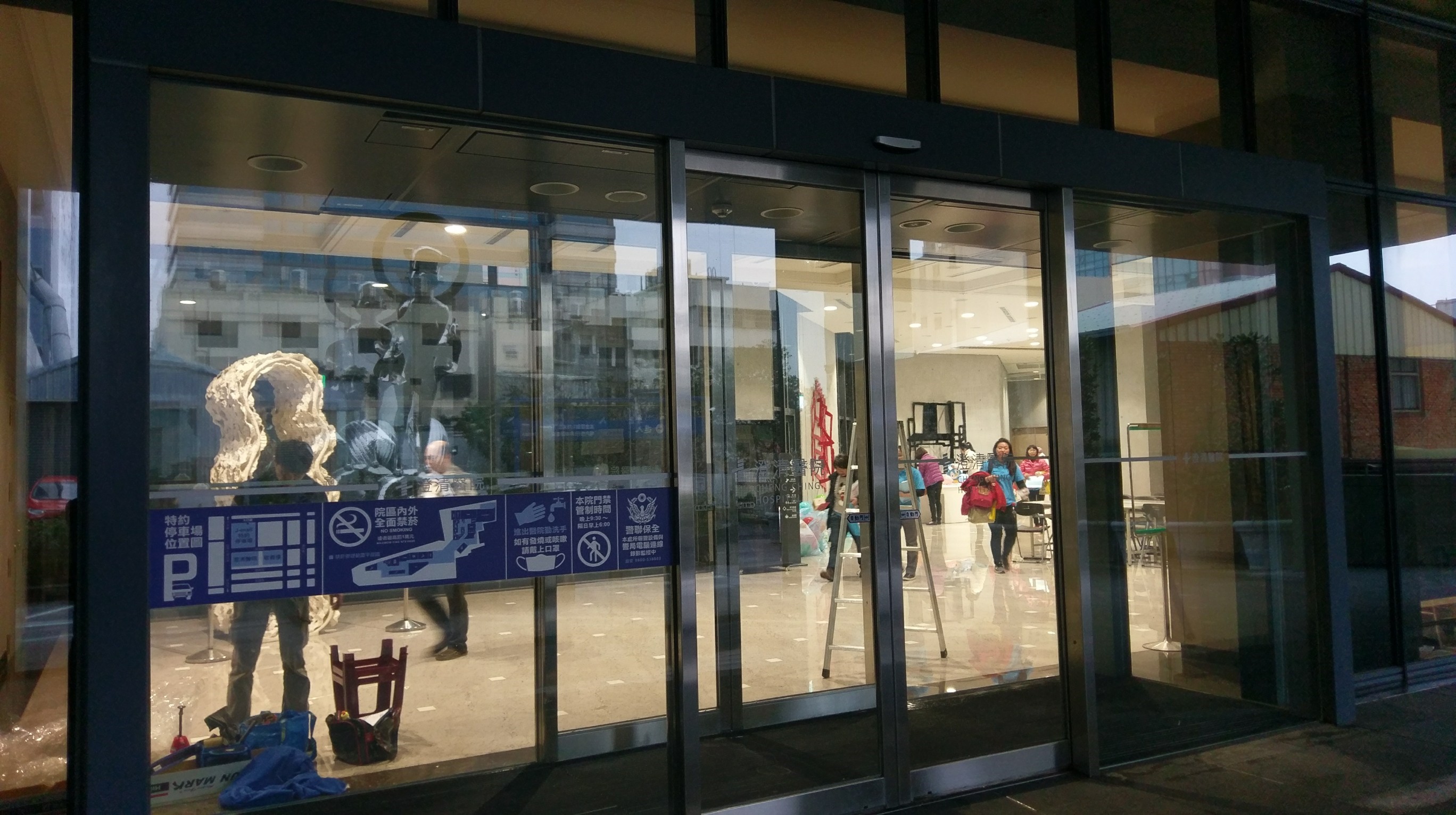 大門透明防爆膜工程