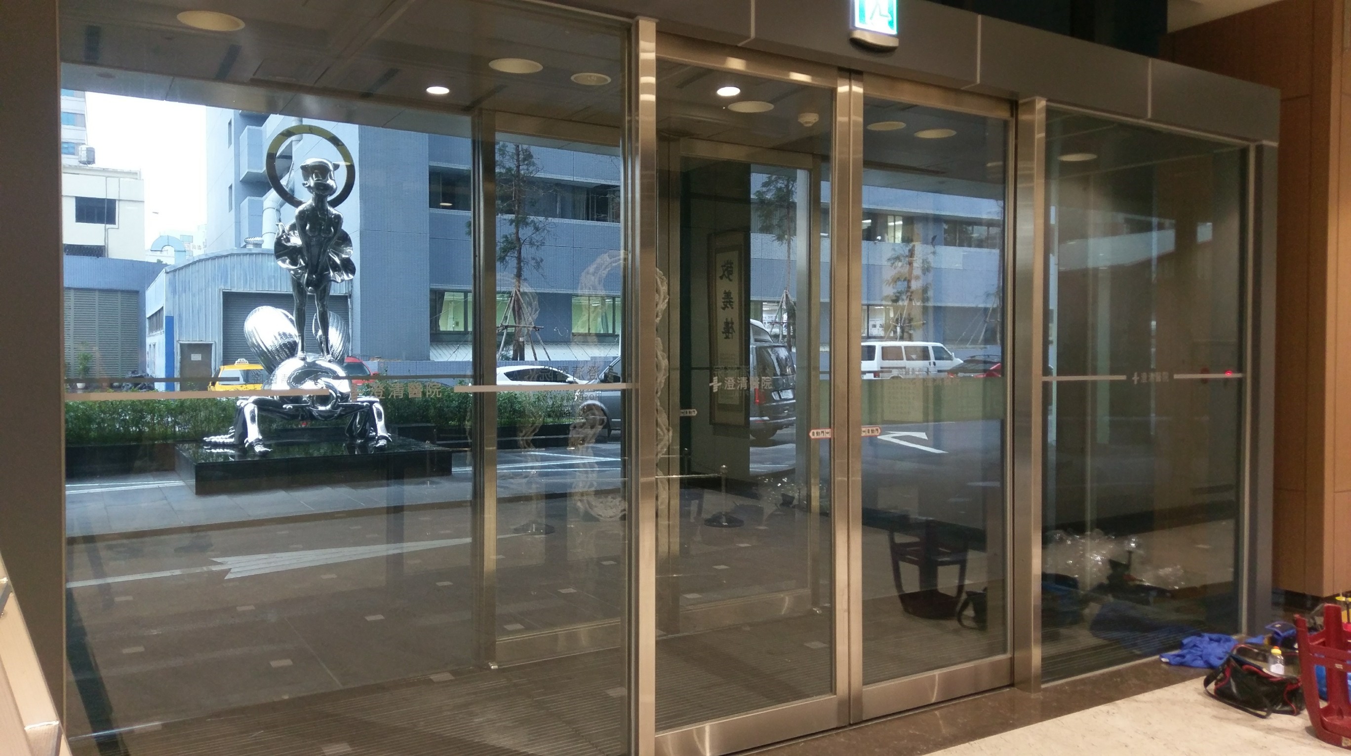 大門透明防爆膜工程