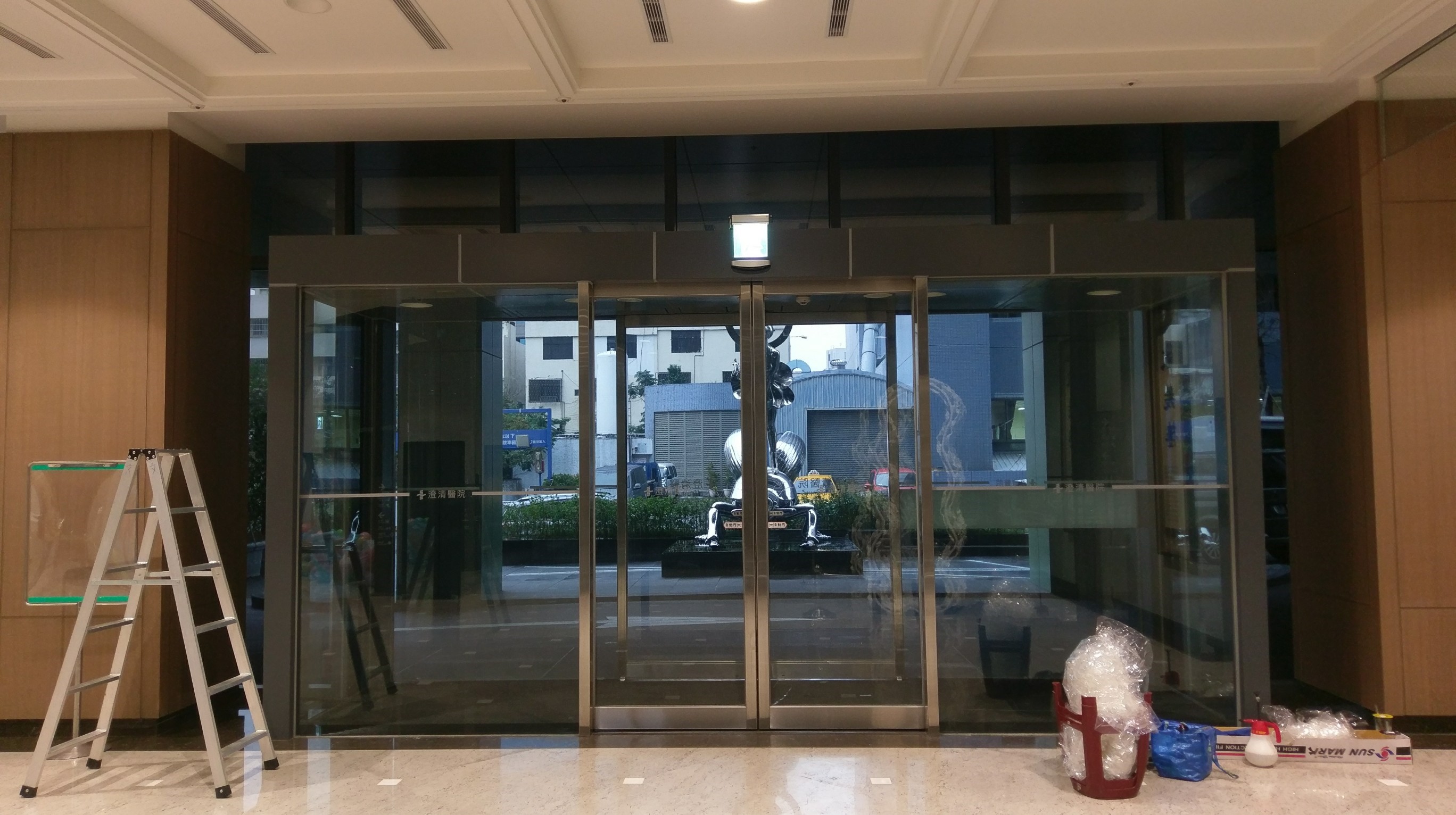 大門透明防爆膜工程