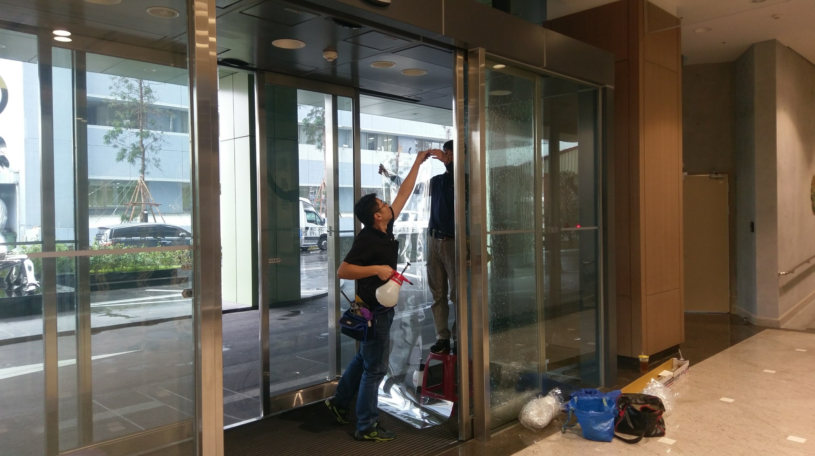 大門透明防爆膜工程