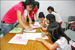 ＜只要孩子吃飽＞牧師免費供餐助貧（自由電子報）