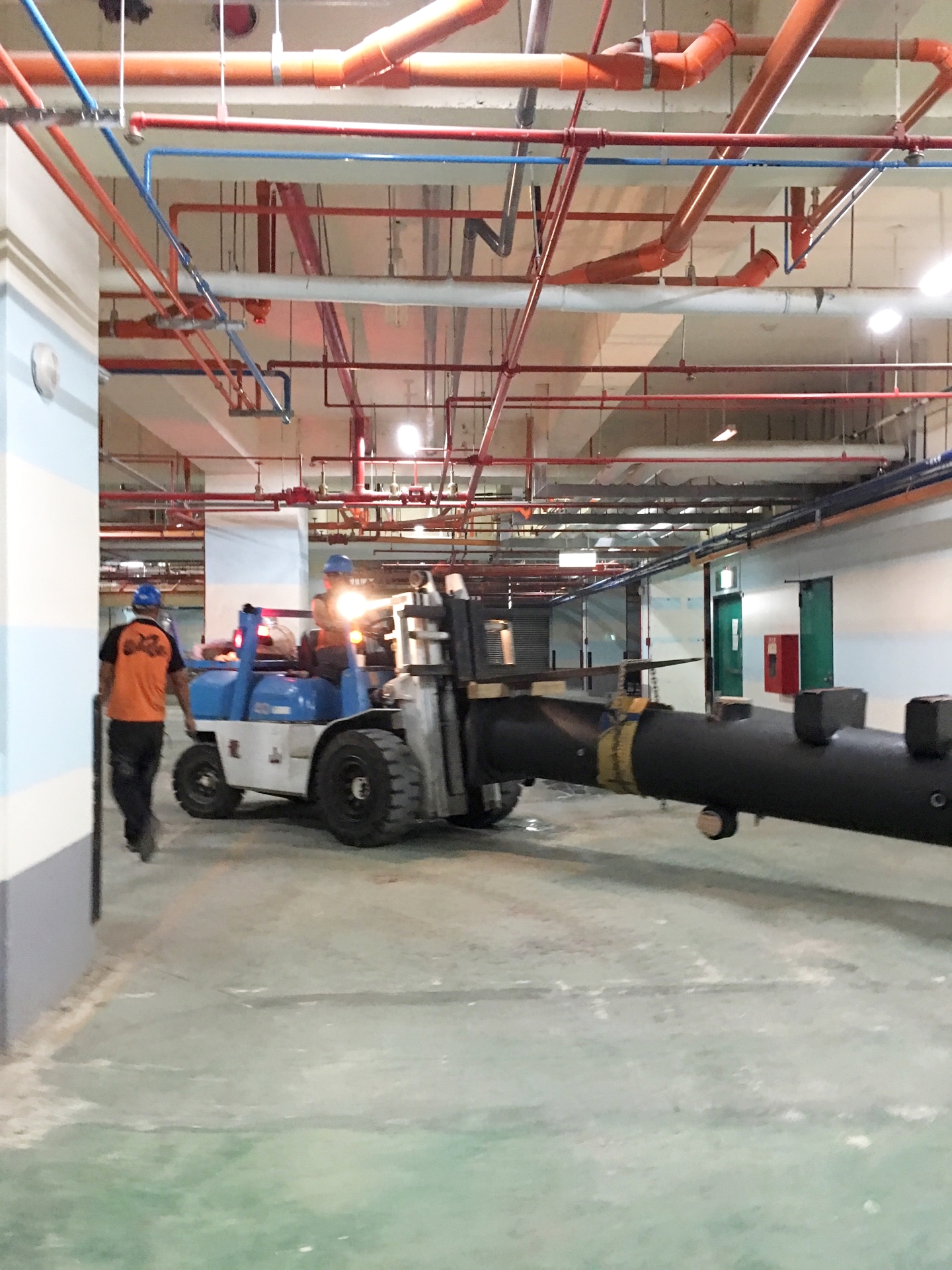 大型機械吊搬運定位