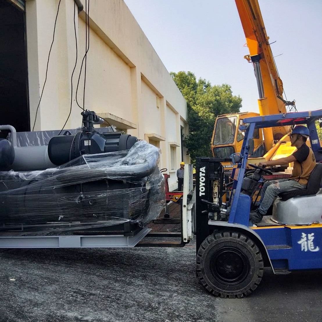 大型機械吊搬運定位