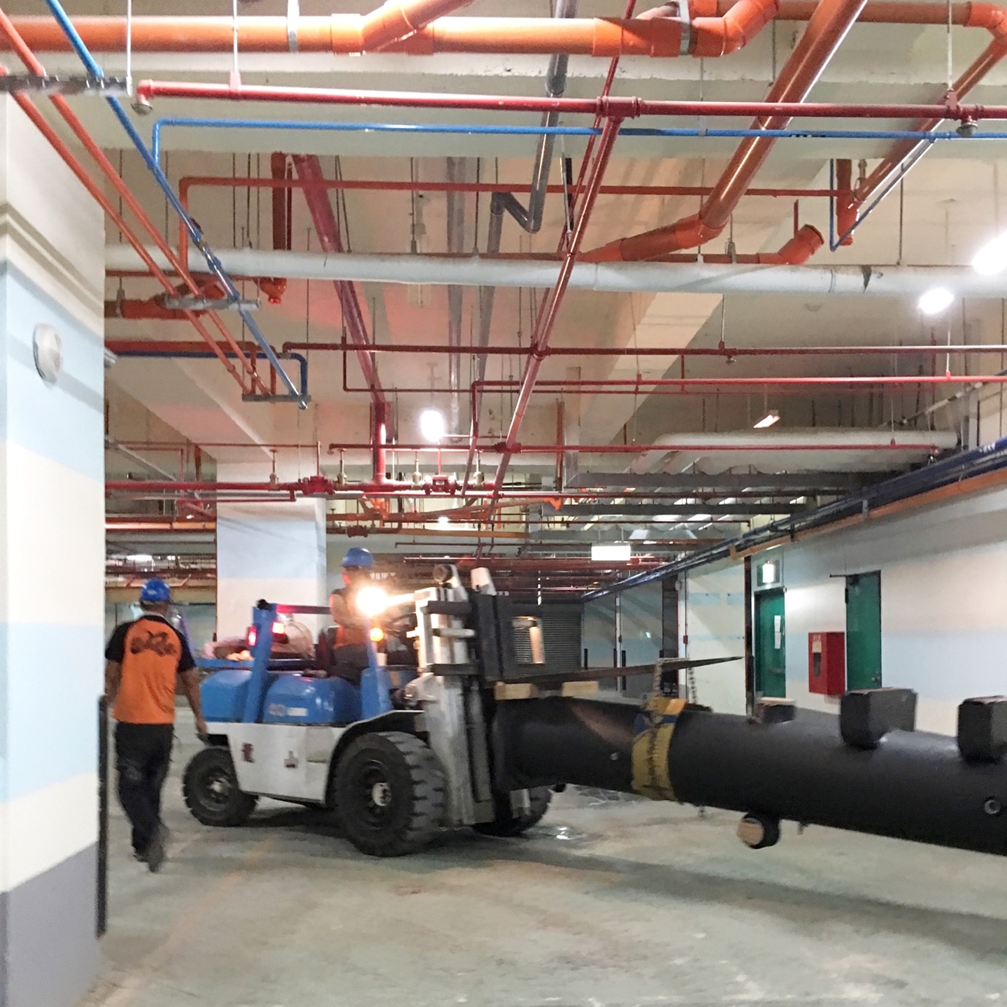 大型機械吊搬運定位