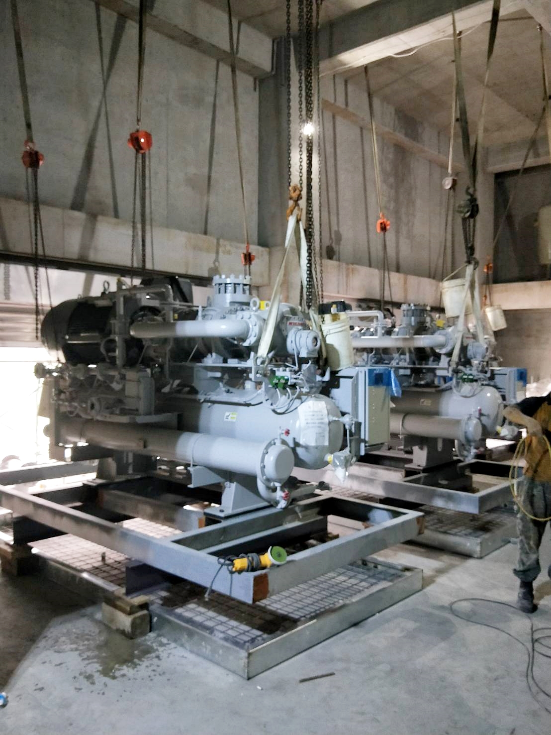 大型機械吊搬運定位