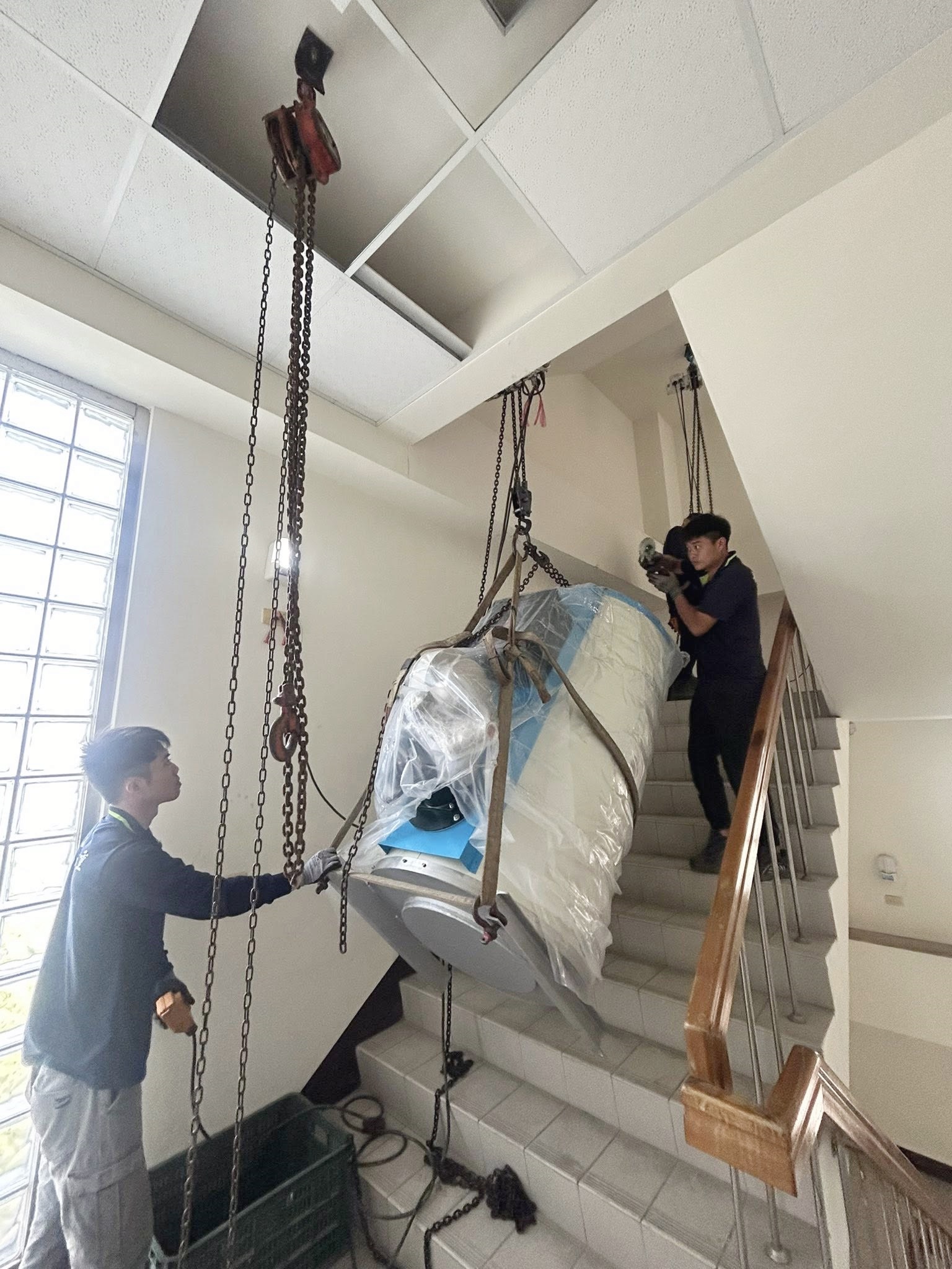 鍋爐設備舊換新、吊搬運走三層樓