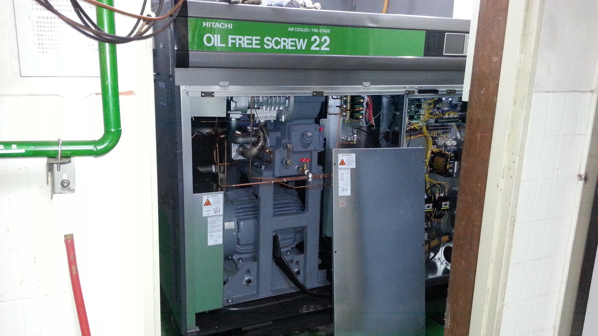 中國醫藥學院-日立無油螺旋式空壓機增設