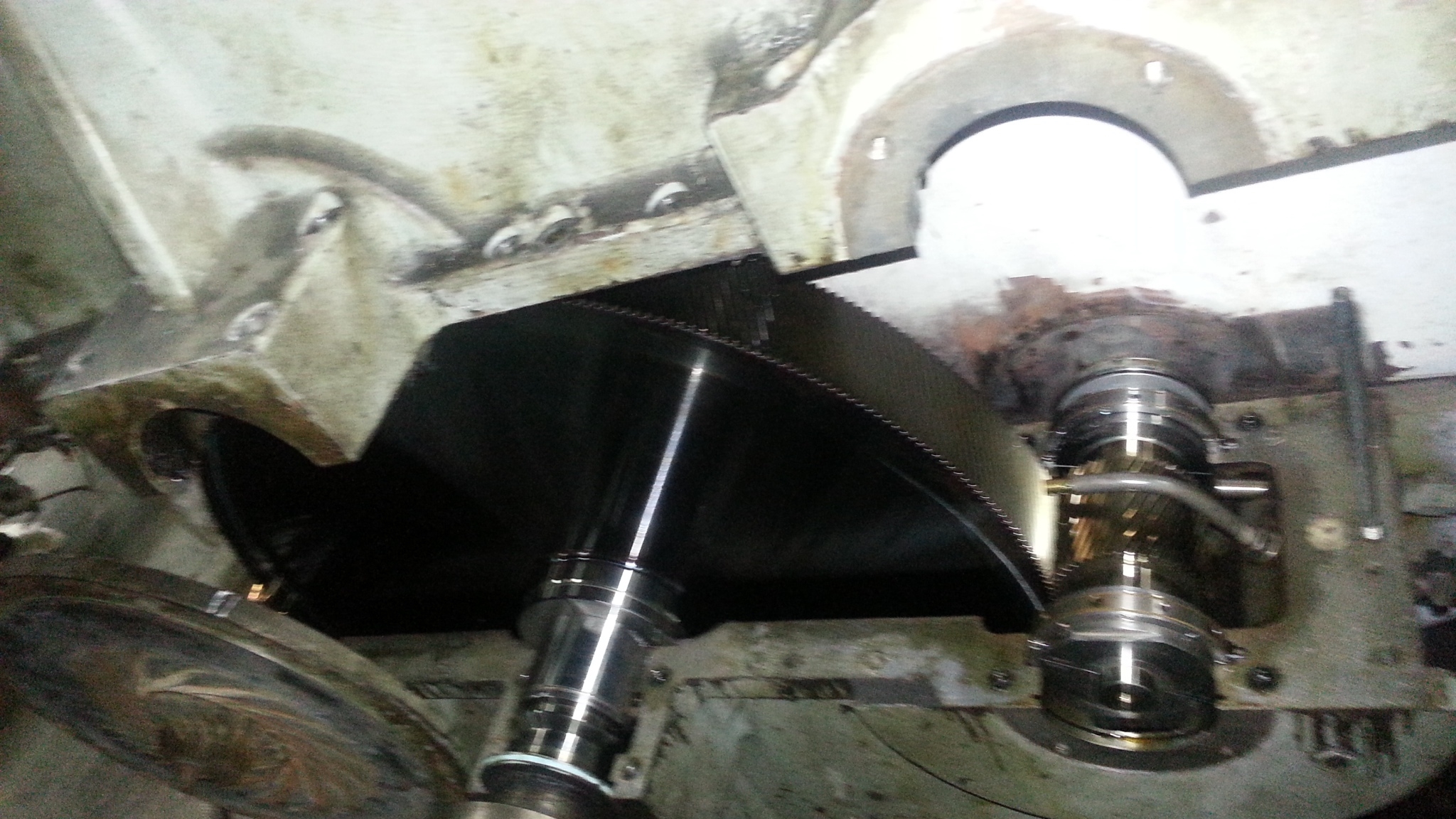 離心機三級保養拆卸齒輪箱蓋