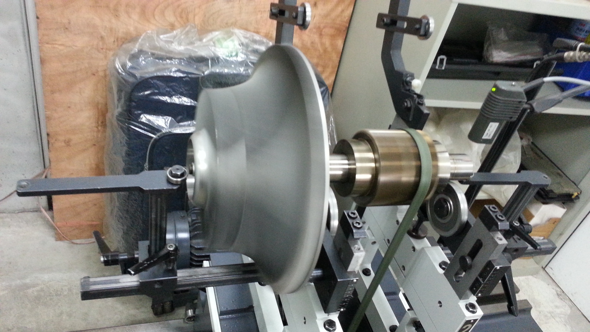 離心機一段葉片動平衡校正