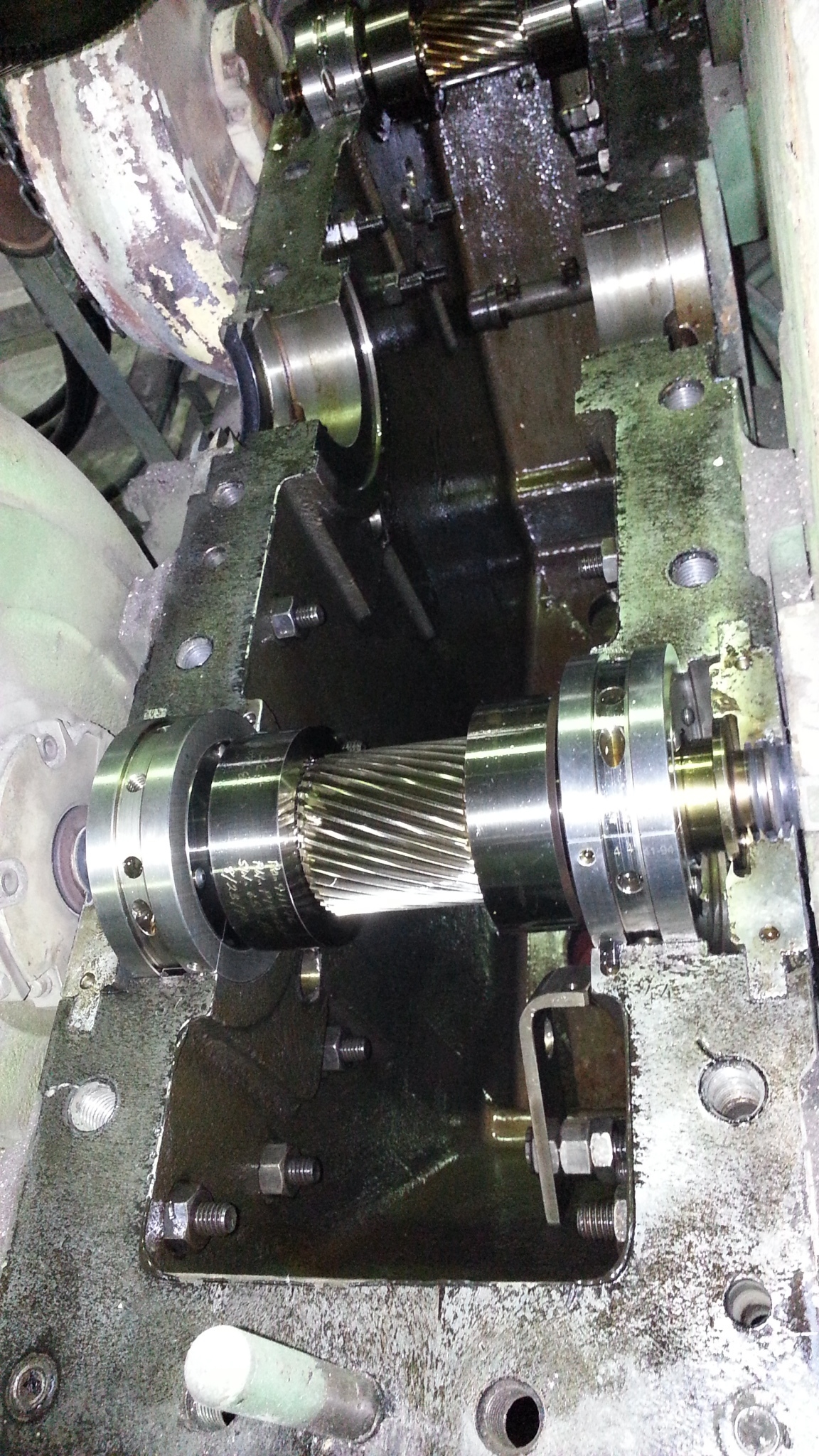 JOY離心機主齒輪拆卸