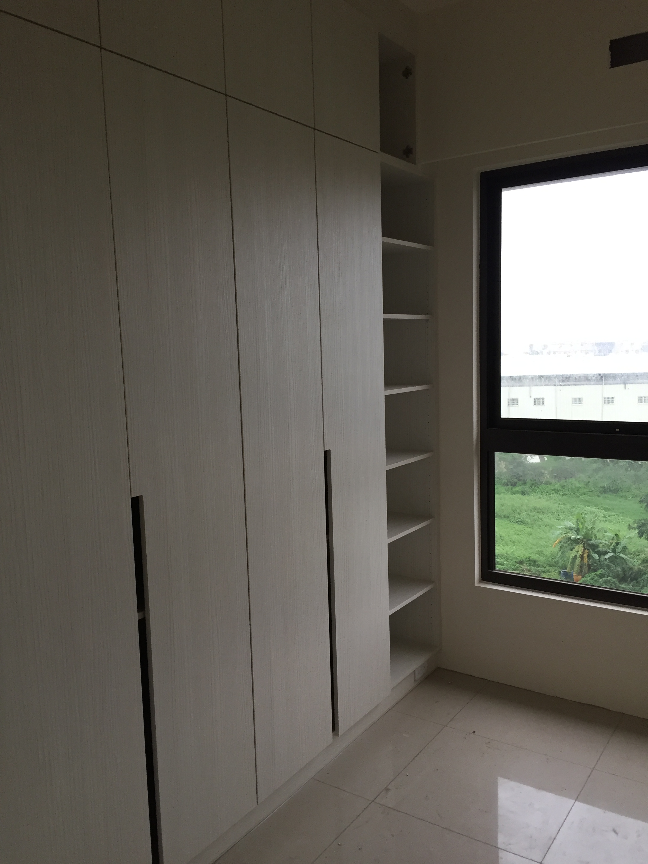 造型對開門板式衣櫃_側面