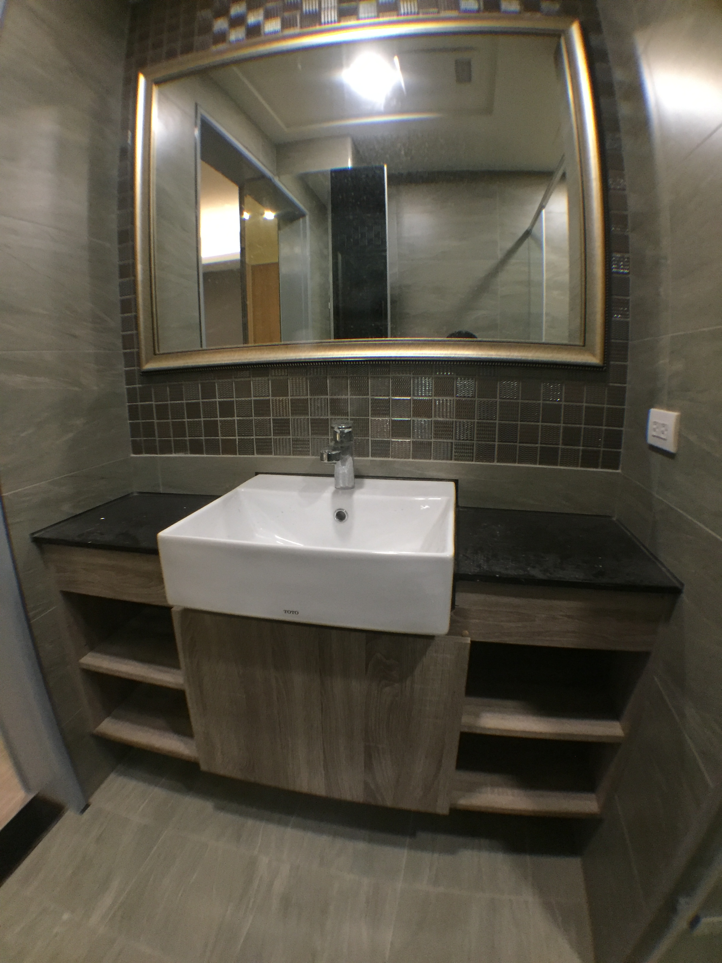 半嵌盆方形開放浴櫃